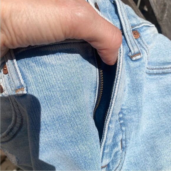 Madewell Mid-Rise Classic Straight Jeans in Wellingfora Wash Knee-Rip Edition 25 - Picture 12 of 15